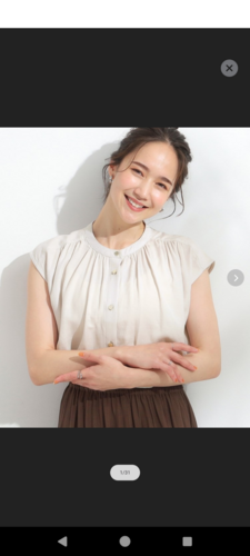 ベージュ