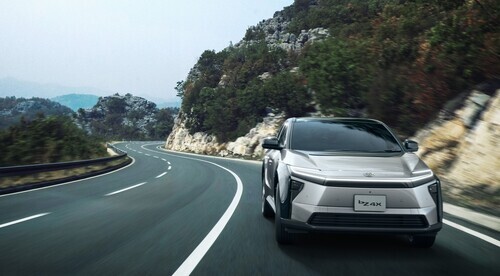 トヨタカローラ　bz4x